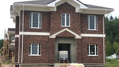 Первый дом облицован клинкерной плиткой!